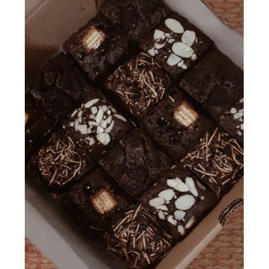 

Mix Fudgy Brownies Large (16 pcs)