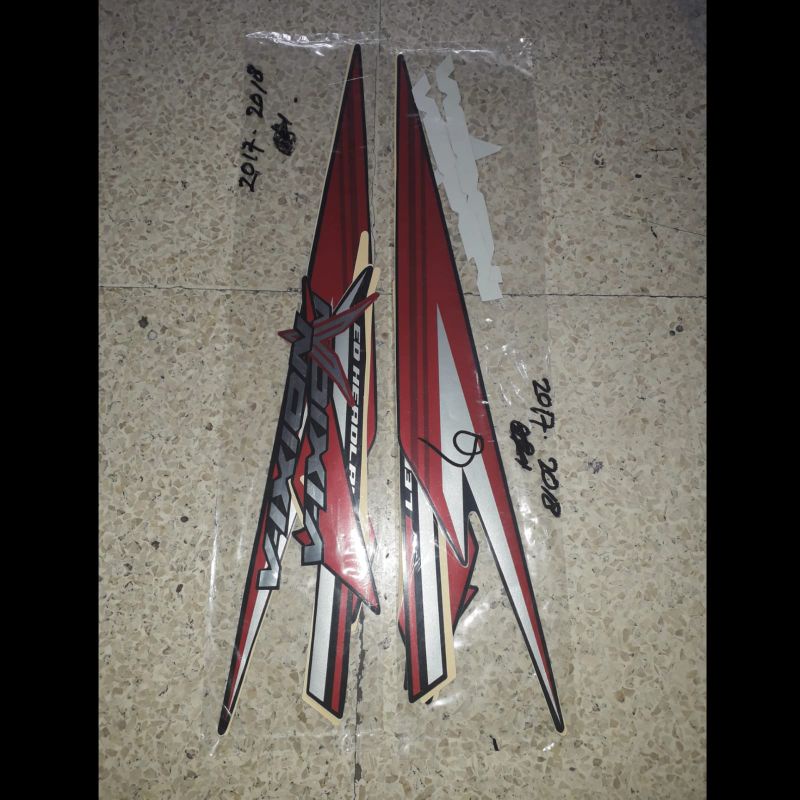 striping list stiker yamaha vixion r tahun 2017/2018 ready stok hitam-silver-merah vixion 2018