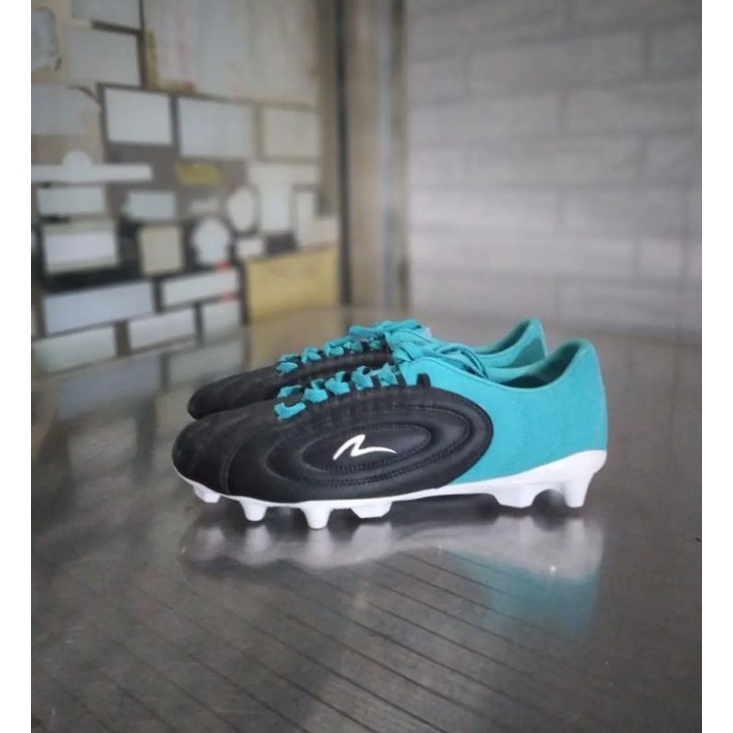 Sepatu Bola SPECS Barricada Fuerza Pro FG