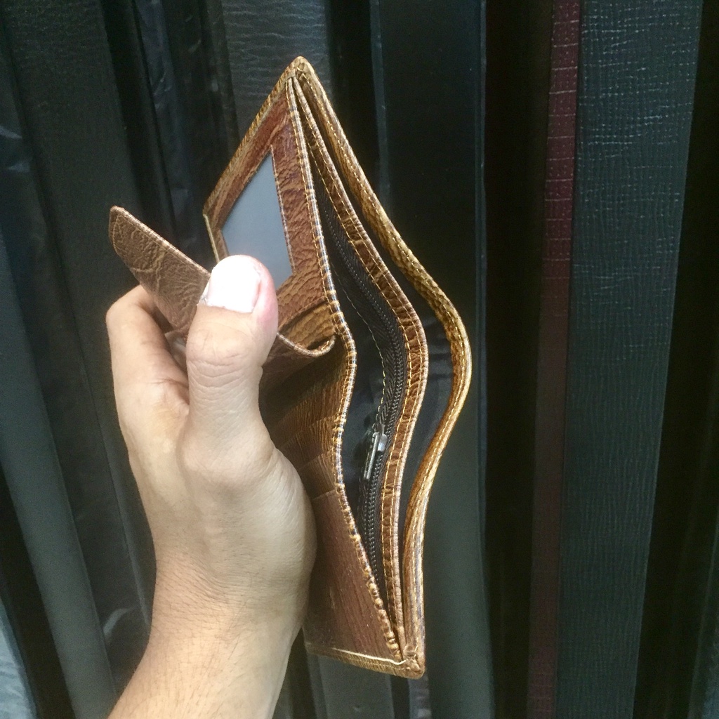 dompet pria model lipat buku bahan kulit sapi motif cetak urat kayu #dompet #dompetpria #dompetkulit