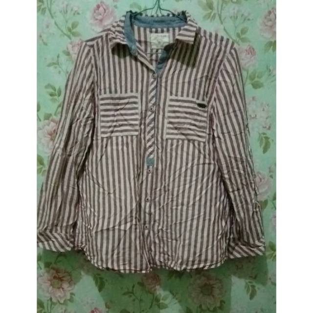 Preloved Kemeja Wanita Corniche