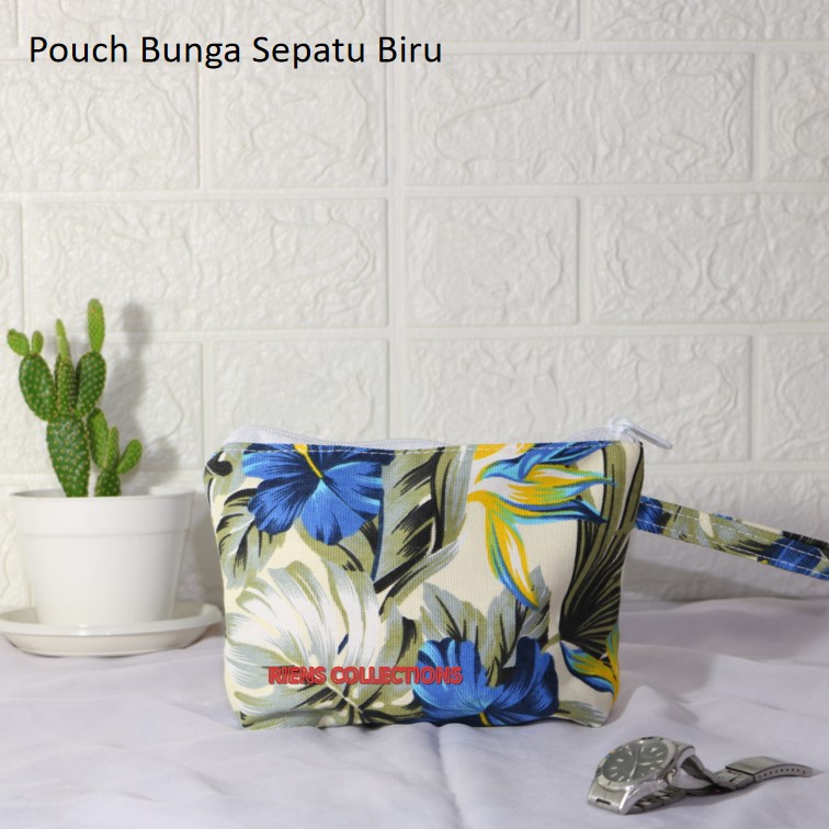 DOMPET KANVAS POUCH KANVAS MOTIF BUNGA SEPATU BIRU. Riens Collections