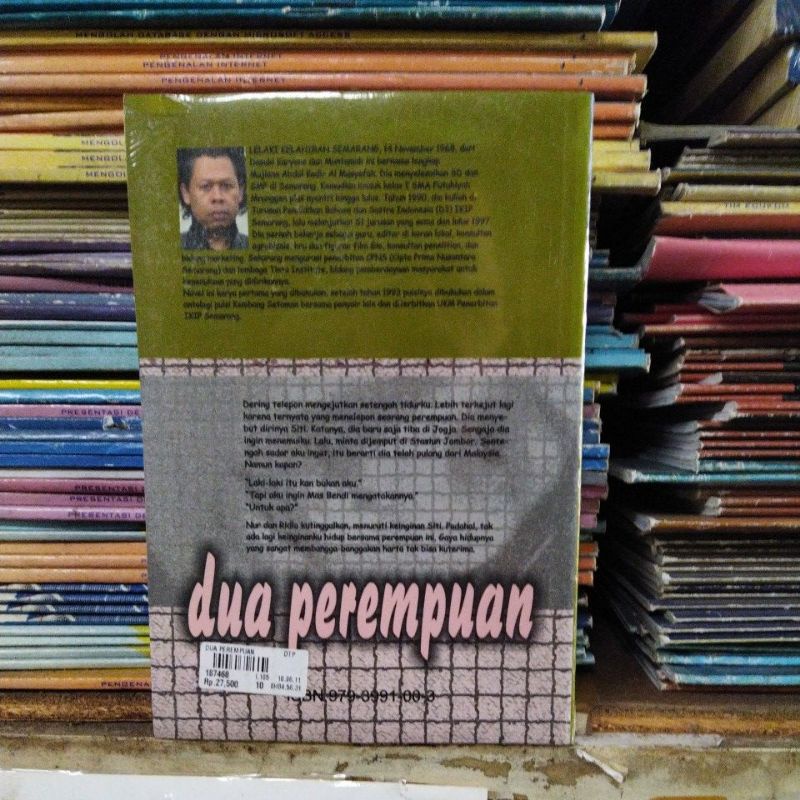 Dua perempuan.  mt1