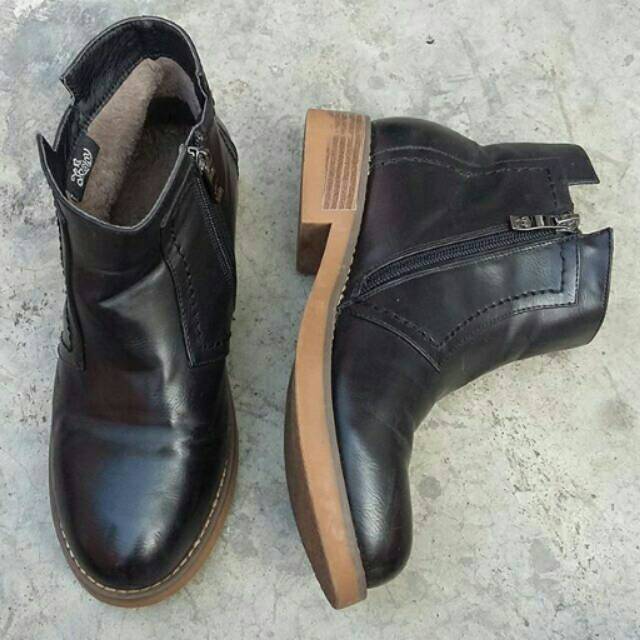 Boots size 36,5 (23 cm)