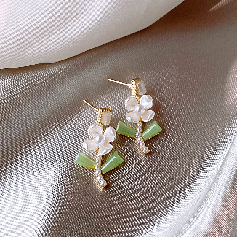 Anting Stud Desain Bunga Gardenia Warna Putih Untuk Aksesoris Perempuan