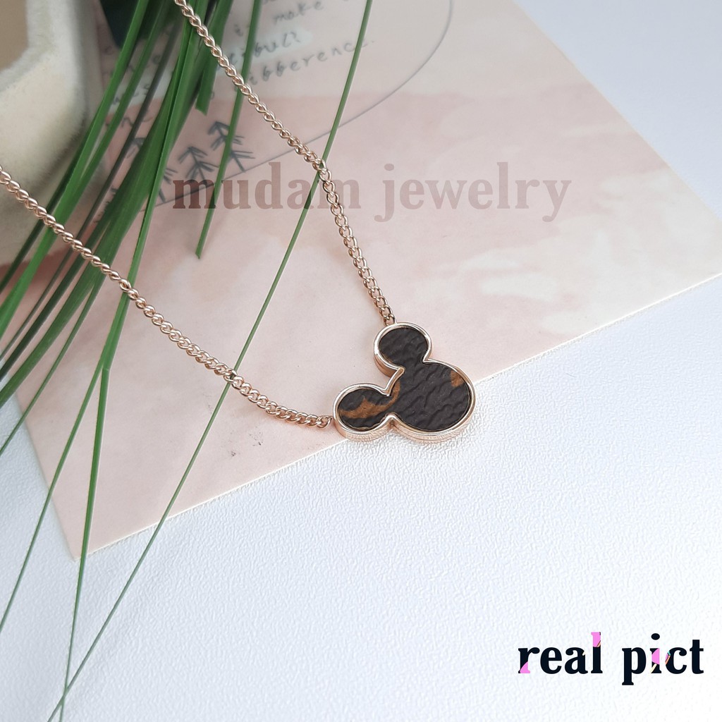 Kalung Titanium L* Kulit Model Mickey Tersedia Warna Rose gold dan Gold