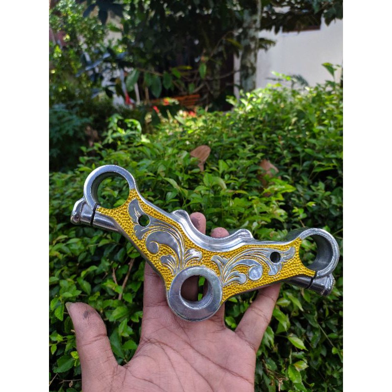 segitiga atas fu ukir finishing poles