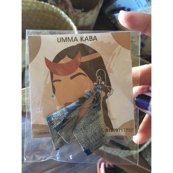 anting dari kain tenun sumba