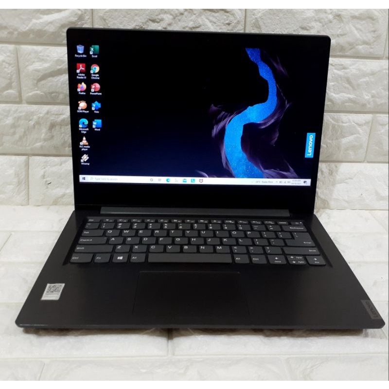 Laptop lenovo v14 Amd 3020e ram 8 ssd 235