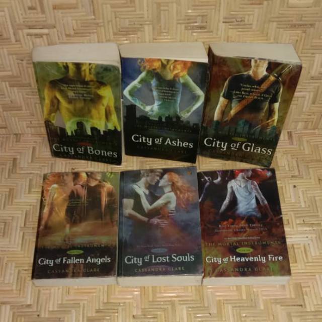 The Mortal. Instruments by Cassandra Clare