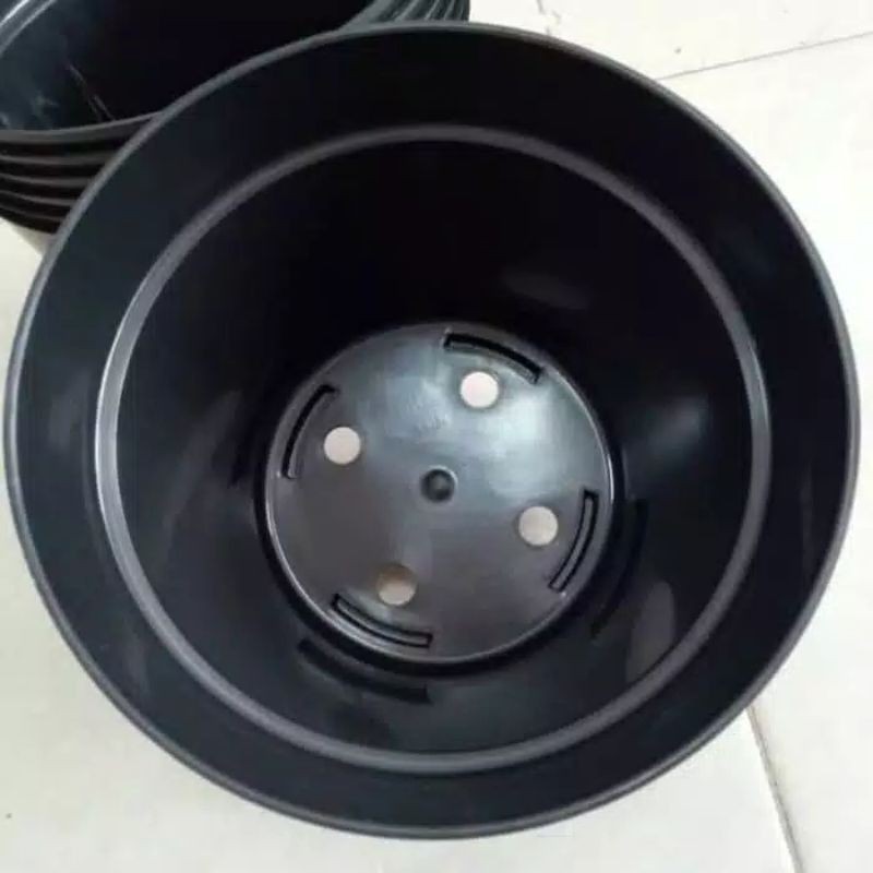 1lusin pot ukuran 18cm warna hitam