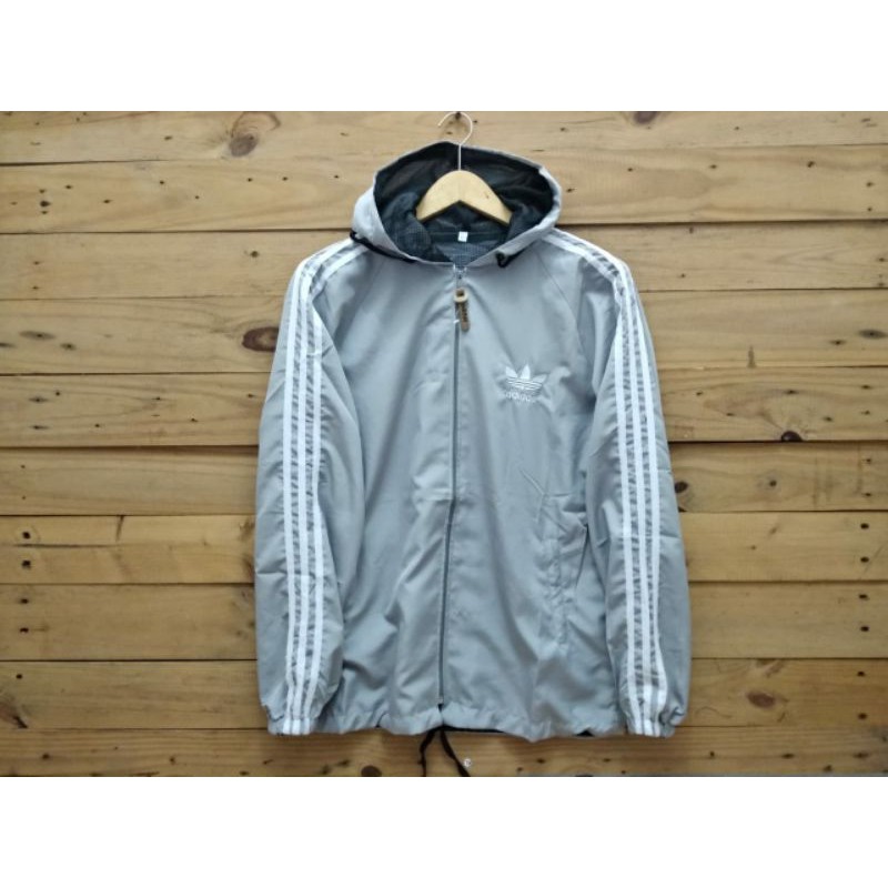 Jaket parasut adidas warna abu list putih