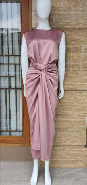 1 SET PREMIUM RAISA (outer + daleman + rok lilit) TUNIK KONDANGAN / WISUDA / LAMARAN / BRIDESMAID