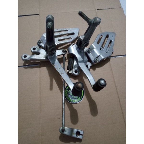 footstep foot step depan R 15 V2