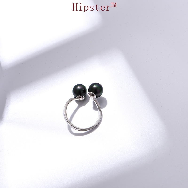 Popular Design Personality Asymmetric Inlaid Black and White Pearl Ring