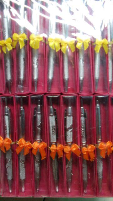 Souvenir Pernikahan Korek Gas Batik + Kemasan Pelastik + Tali Emas