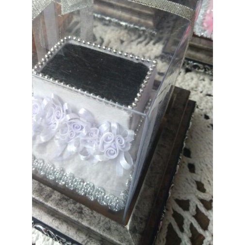 

kotak cincin/ logam mulia