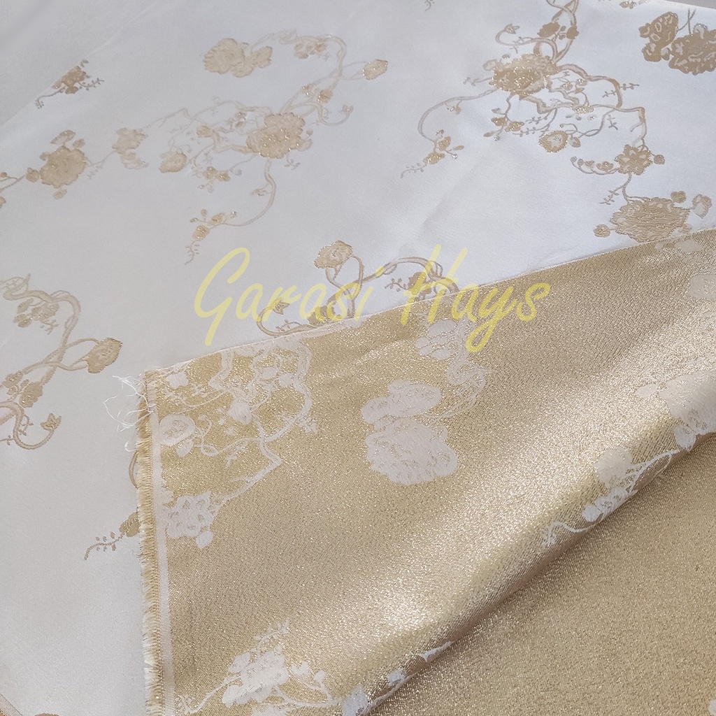 Kain Metallic: Pesona Mengilau di Dunia Fashion Online Indonesia