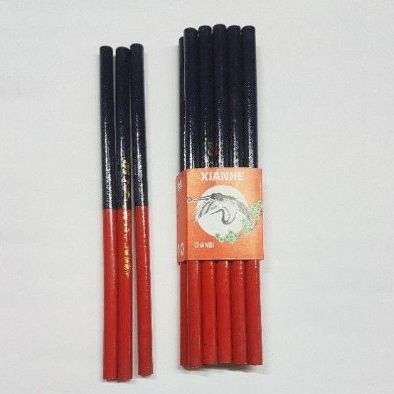 

pensil merah biru pola
