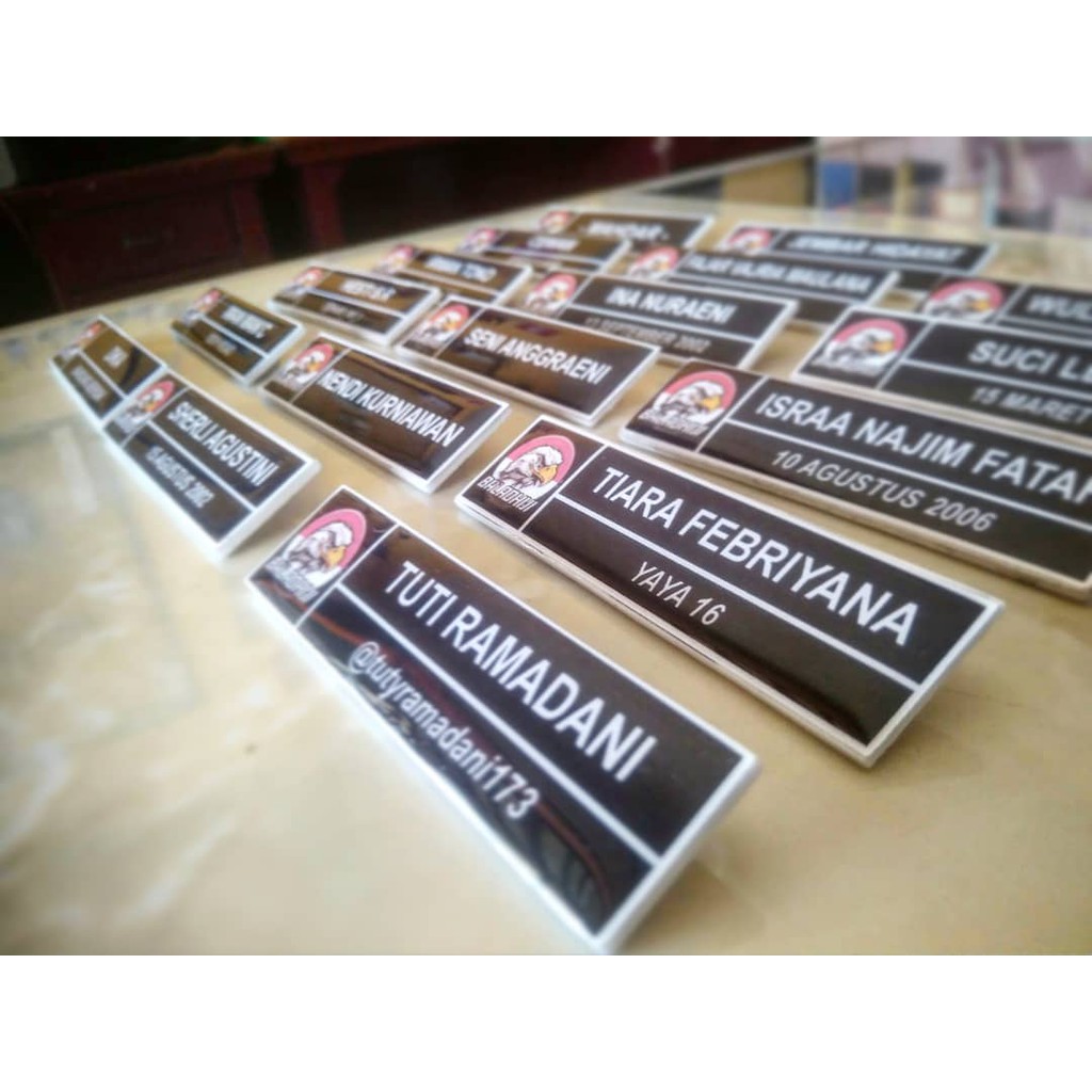 

NAME TAG NAMA DADA AKRILIK PENITI LAPIS RESIN