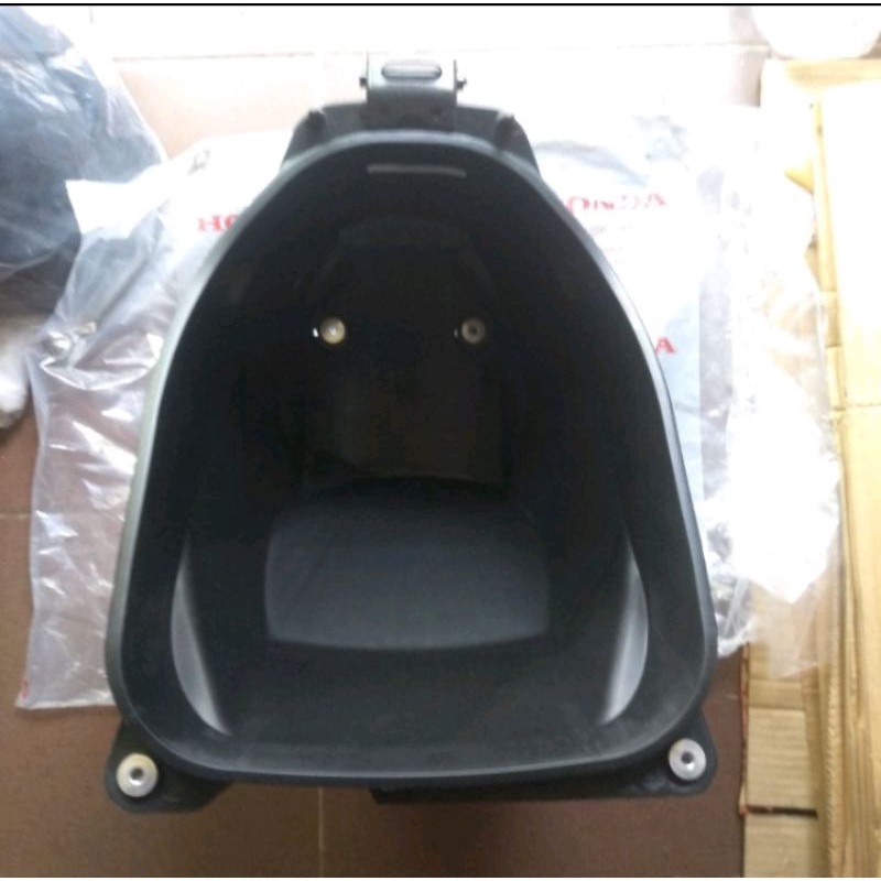 Box bagasi jok helm supra x 125 helm in original