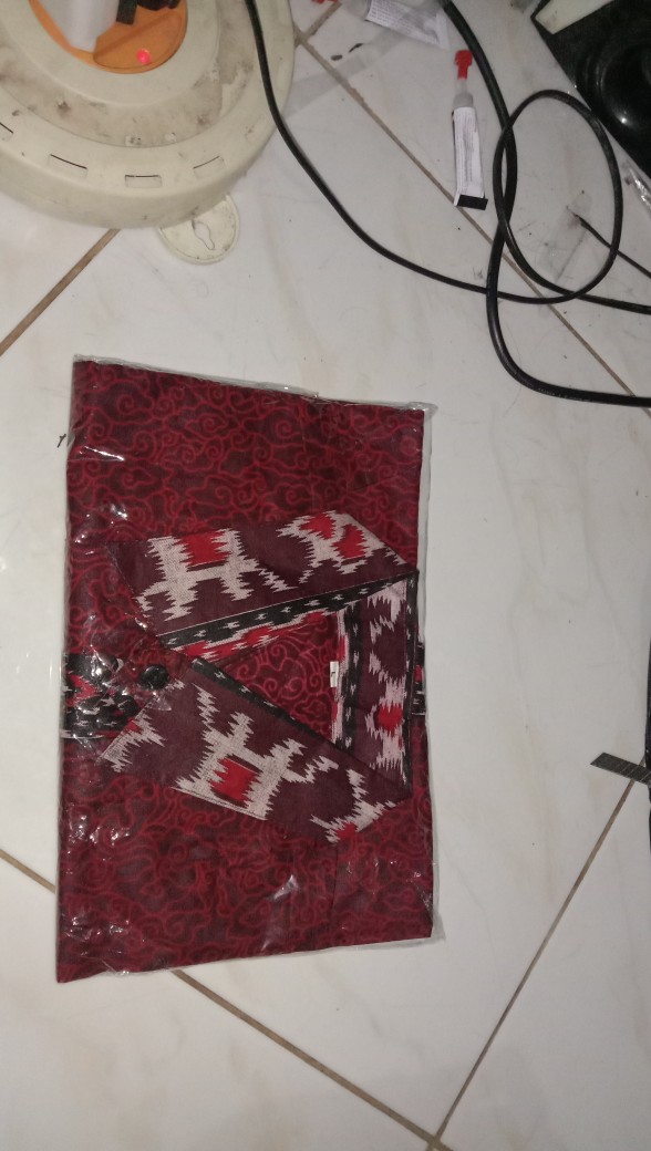 Kemeja Batik Mega Mendung Merah | Lengan Panjang | Atasan Pria Batik Modern