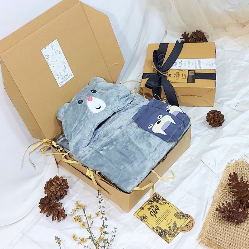 KADO HAMPERS BAYI | HAMPERS SELIMUT BAYI | HAMPERS BABY NEWBORN | SELIMUT DOUBLE FLEECE | SELIMUT TOPI 3D IMPORT | HAT BLANKET 3D | SELIMUT TOPI TEBAL | KADO BAYI SELIMUT-grey bear hat