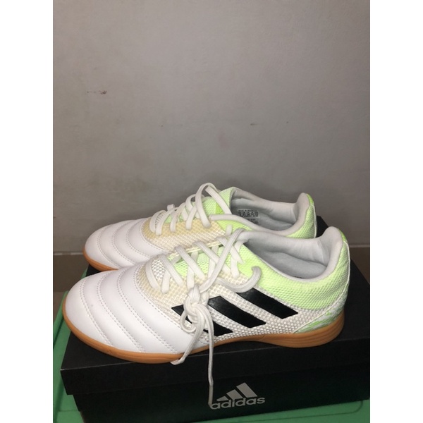 ADIDAS SOCCER Sepatu Futsal Copa 20.3 Sala Indoor Anak Laki-Laki Putih EF1916