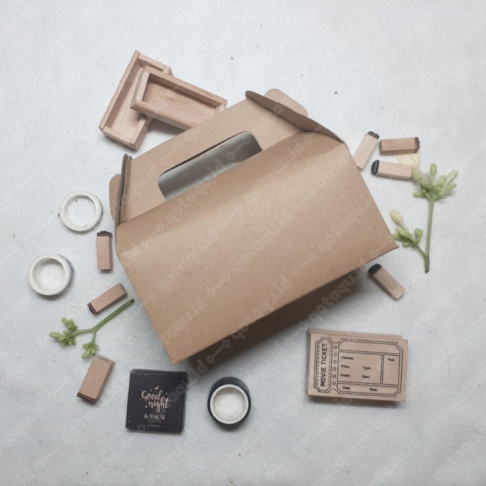 

QOTAQU Gable Box | Kotak Kado | Hampers Box | Kotak Kue 16,5 x 9 x 15 cm