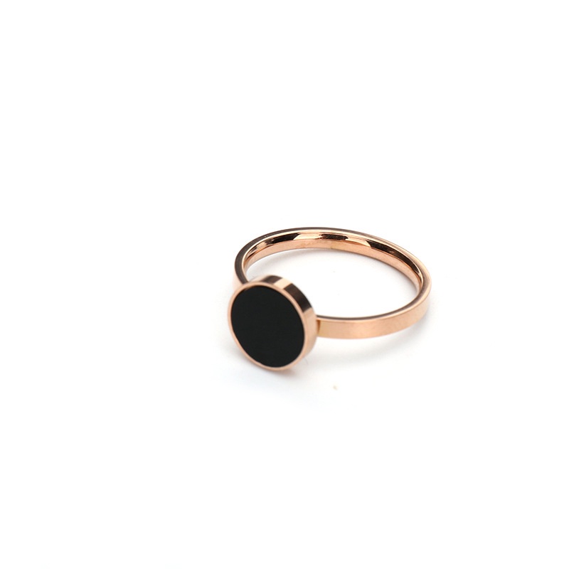Cincin Titanium Premium Lapis Emas 18K Bentuk Bulat Bahan Warna Hitam Bulgar