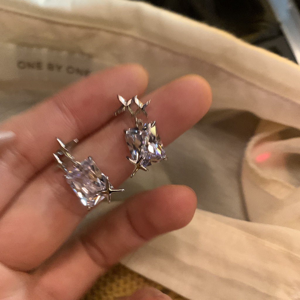 Anting Tusuk Bentuk Bintang / Persegi Hias Berlian Imitasi Simple Untuk Wanita