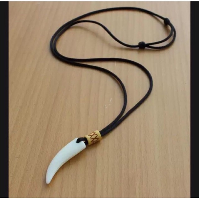 kalung bandul taring unisex