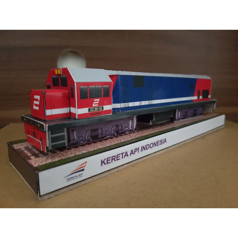 Miniatur kereta api kertas CC 201 merah biru