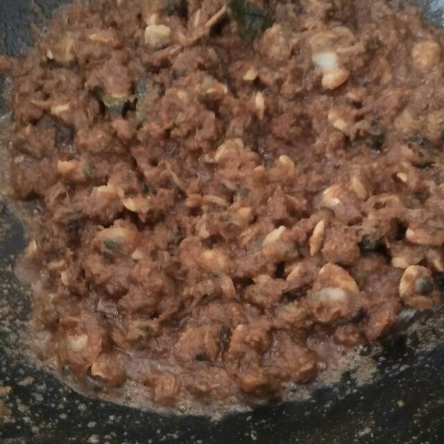 Rendang lokan khas mukomuko,rendang lokan ini berasal dari kerang yang hidup di air tawar