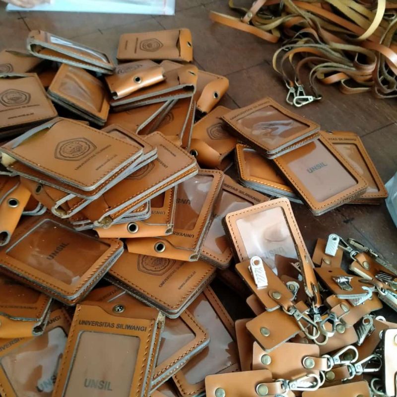 

Partai Name tag Kulit Sapi Asli Produk Garut Custom
