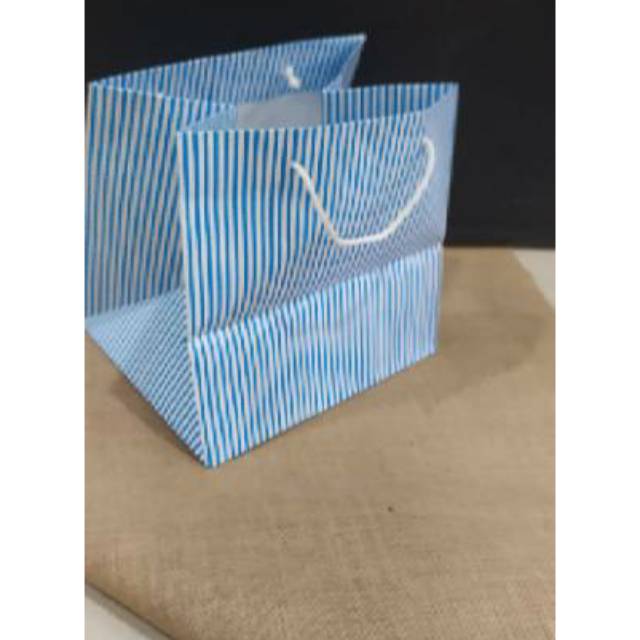 

Paper bag nasi box 20 model New garis isi 12 pcs terlaris dan termurah