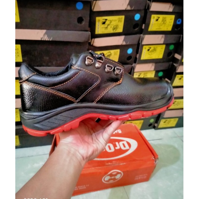 SEPATU SAFETY DR.OSHA