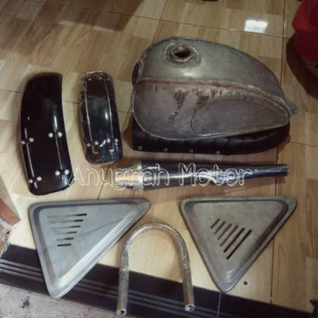 paket japstyle triumph 001 - tangki triumph - knalpot japstyle - spakbor japstyle - jok japstyle