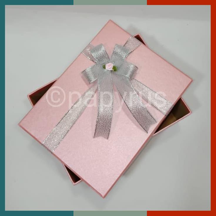 

Papyrus Kotak Kado Gift Box 15X20Cm Tinggi 10Cm
