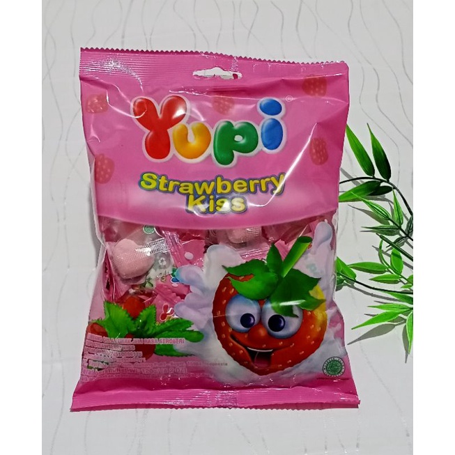 

Permen YUPI Strawberry Kiss Love 120g