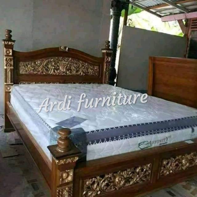 Ranjang ukir tempat tidur bahan kayu jati dipan ukiran jepara
