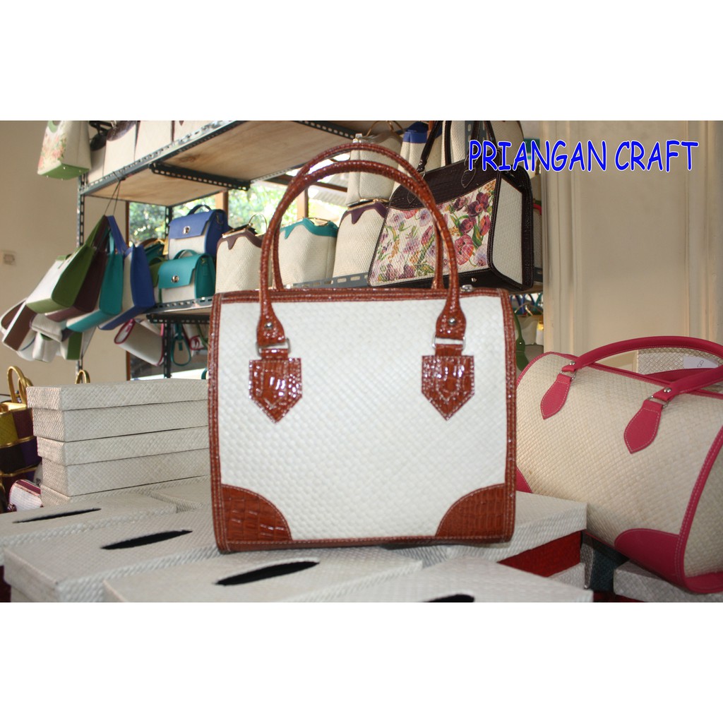 Tas Anyaman model Gadis