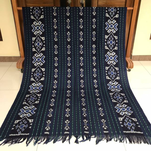 Kain Tenun ikat asli Troso Jepara motif dayak
