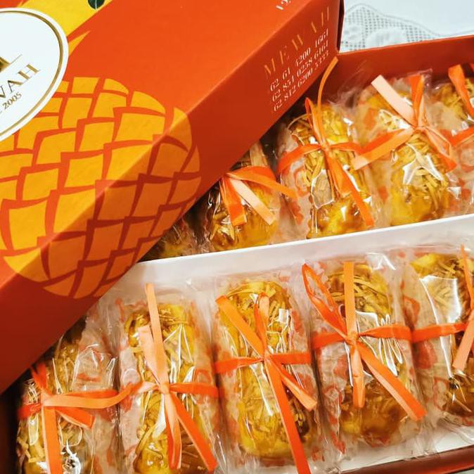 

Diskon! Nastar Mewah Giant Pineapple Cake