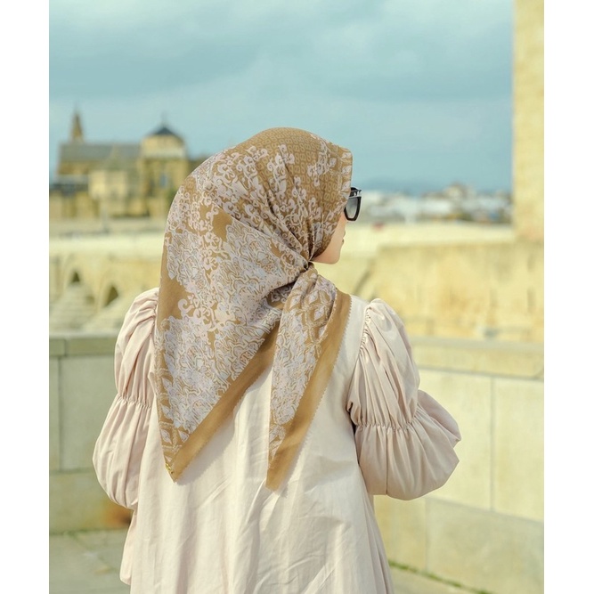 Buttonscarves Granada Series Caramel Voal Reg 110x110