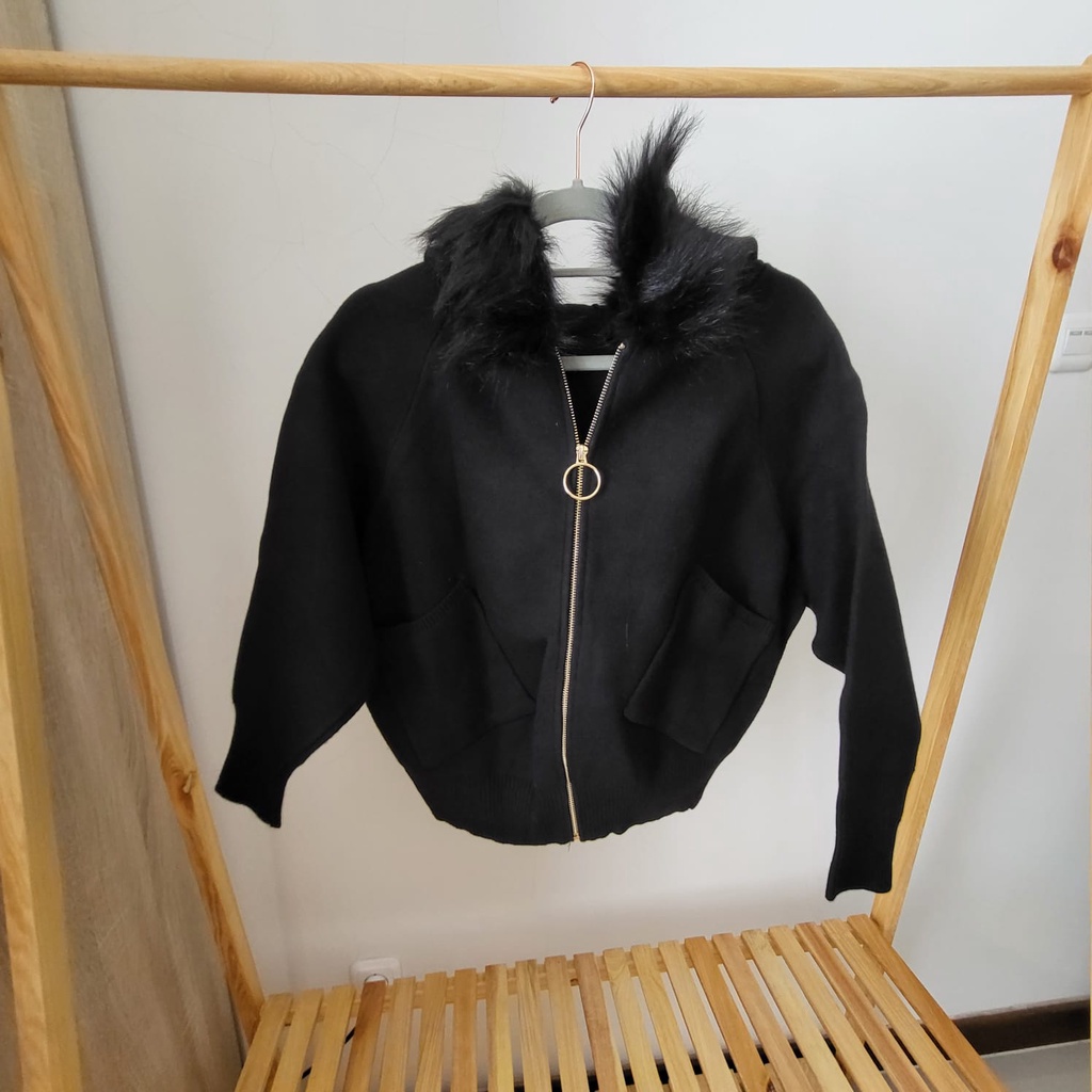 Preloved Jaket Hitam Rajut Bulu