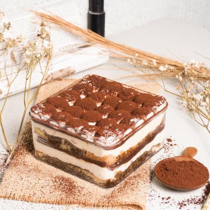 

MAKANAN BEKU / TIRAMISU DESSERT BOX NON COD