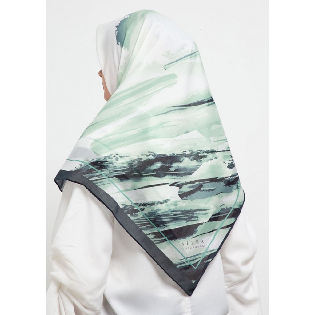 Allea Itang Yunasz /  Ganya Scarf Army /  Hijab Segi Empat - Hijab Fashion Muslim
