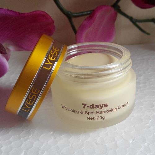 Cream lyese siang day cream lyese Cream lyese 7 day cream A