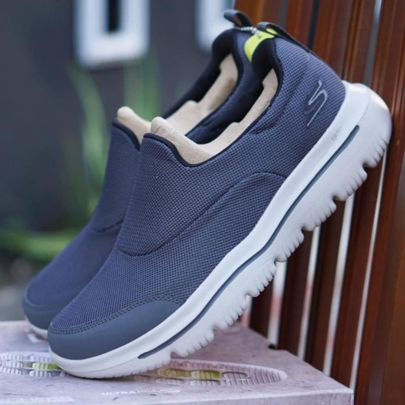ORIGINAL Skechers Go Walk Grey Abu-Abu Putih Sepatu Sneakers Pria Slip On BNIB